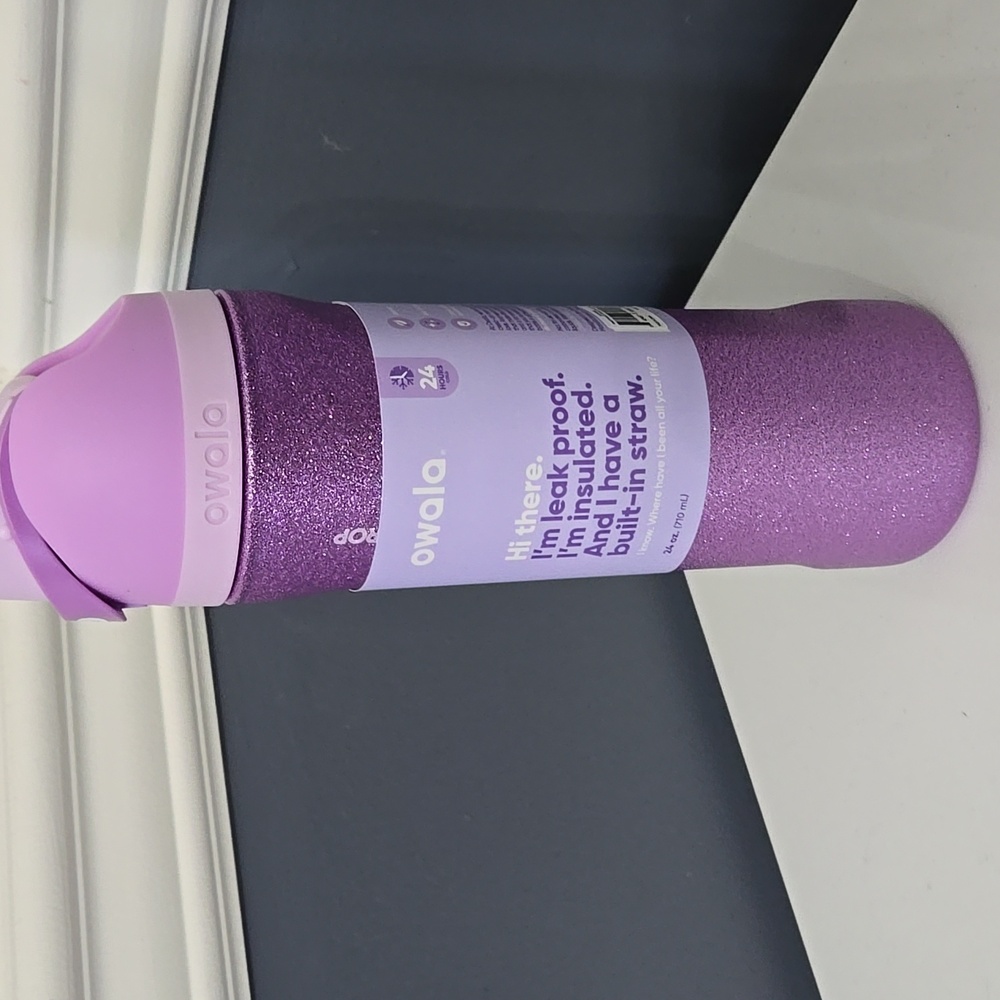 NWT LIMITED EDITION COLOR DROP OWALA “SO EGGSTRA” 24oz FreeSip Water Bottle